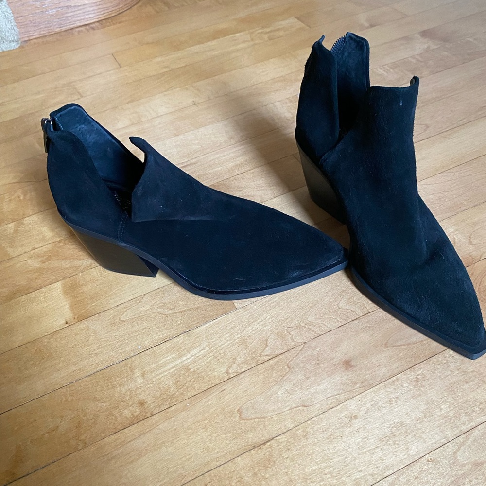 VINCE CAMUTO BIBESTIE WESTERN BOOTIE black NEVER WORN